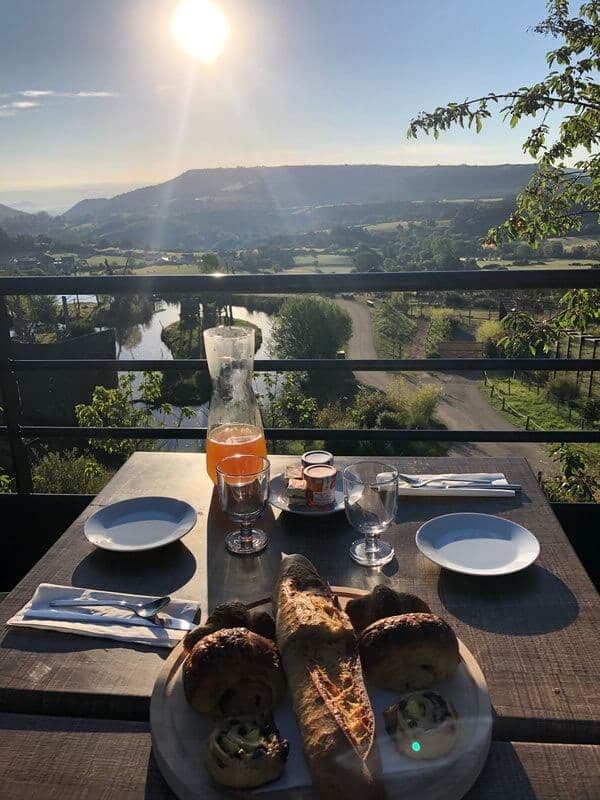 Le petit-déjeuner au lever du soleil